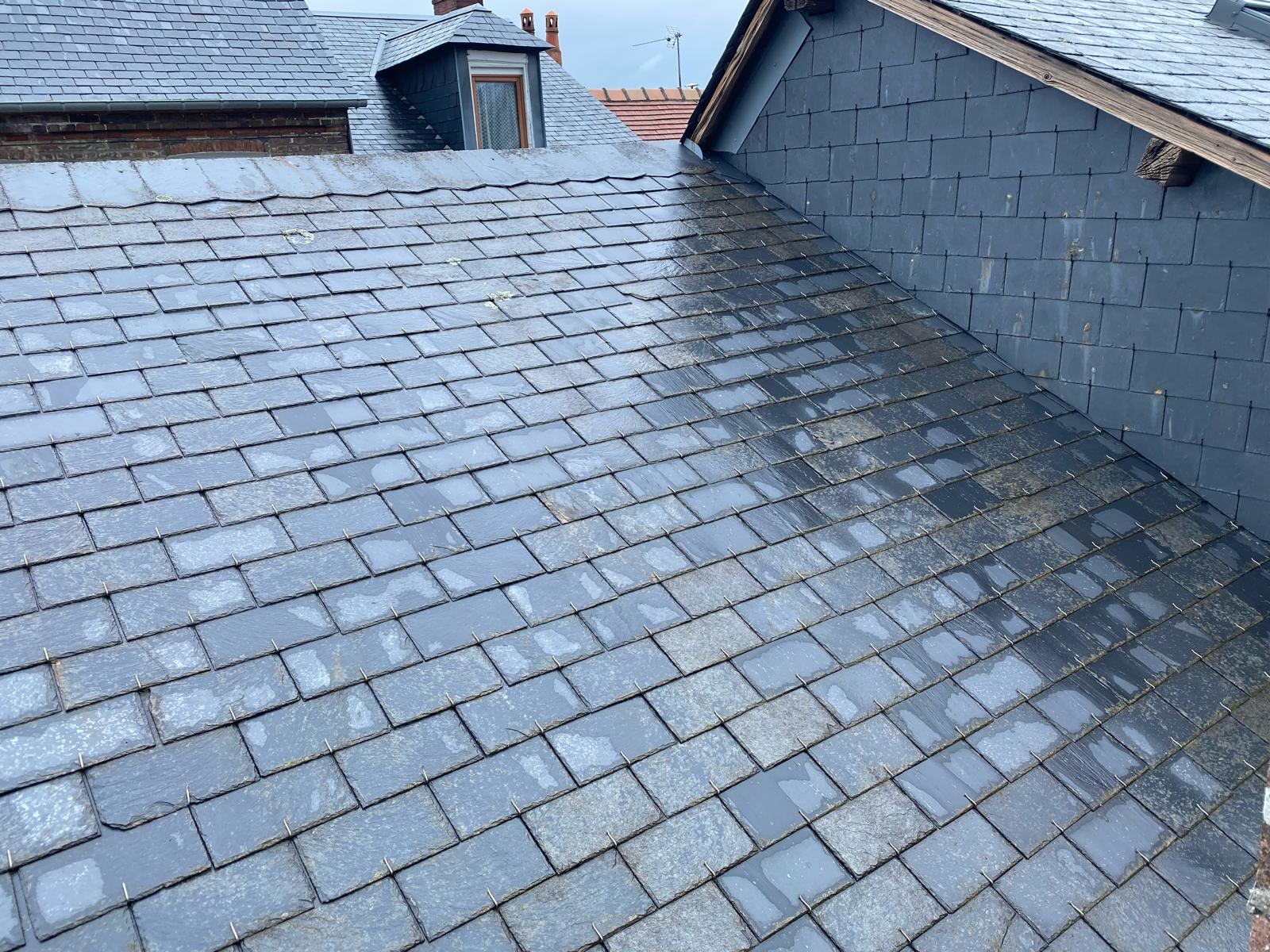 Traitement anti-mousse et fongicide de toiture en ardoise par CF Couverture