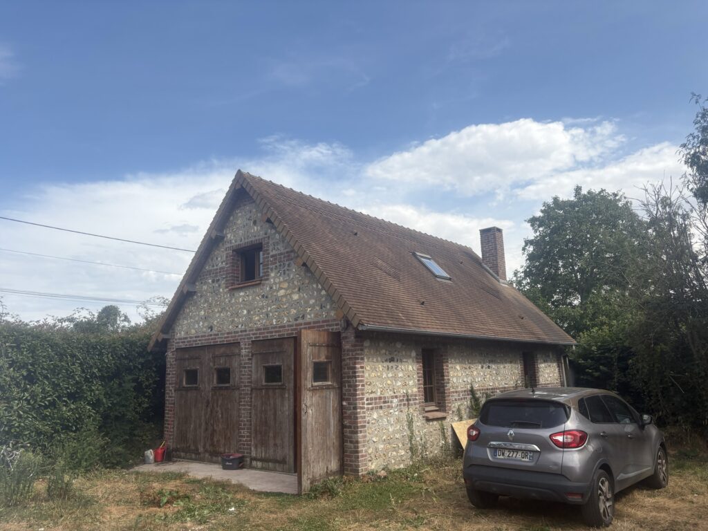 Rénovation toiture tuiles traditionnelles à Villers sur Mer. Merci ! pour votre confiance de Mr AMARA